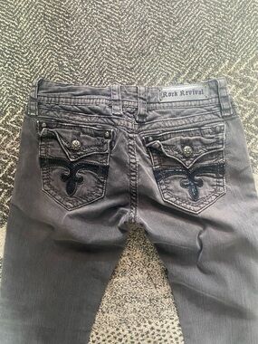 Rock Revival Men’s Charcoal Gray Embroidered Back-Pocket Jeans